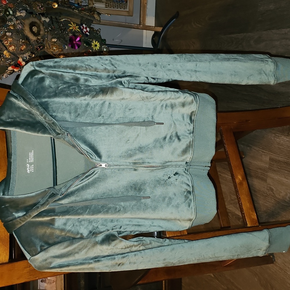 Womens cropped Aerie Velvet Hoodie Jacket - Green!! Like New and soft. Sz Small